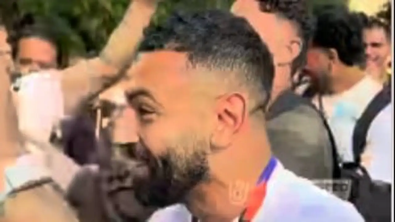 لاعبو منتخب مصر يواصلون احتفالاتهم بالتأهل التاريخي